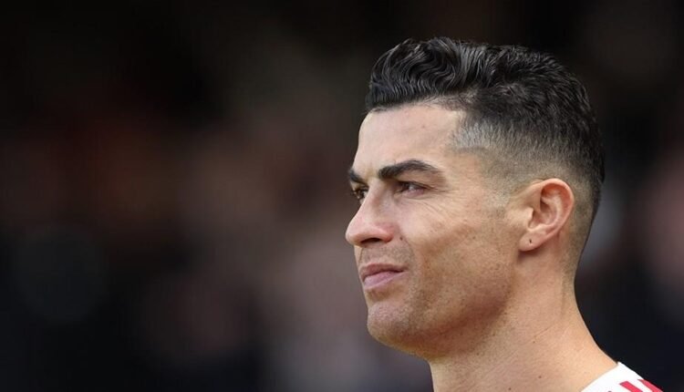 رونالدو ينعي ولده