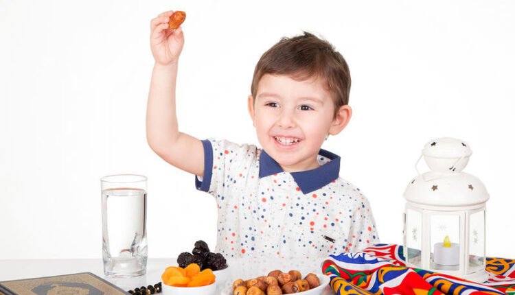 مساعدة الأطفال على الصيام