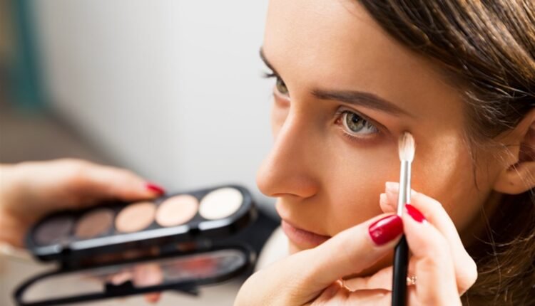 الاستخدام الخاطئ لأدوات التجميل