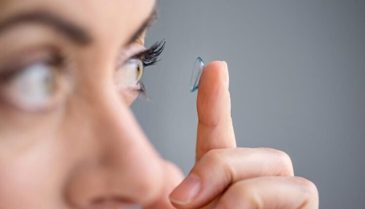 العدسات اللاصقة